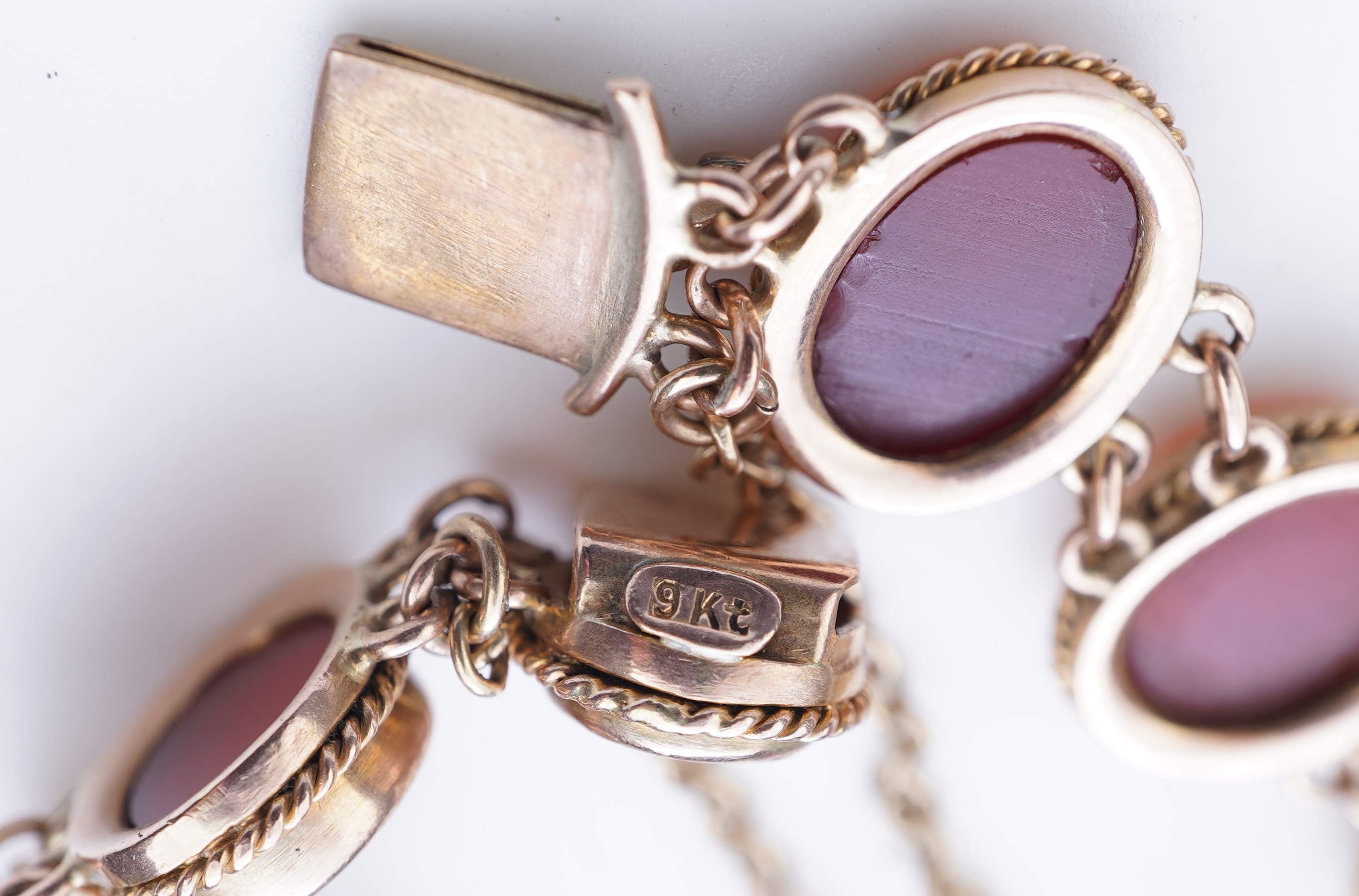 A carnelian and jasper intaglio bracelet, late 19th/early 20th century